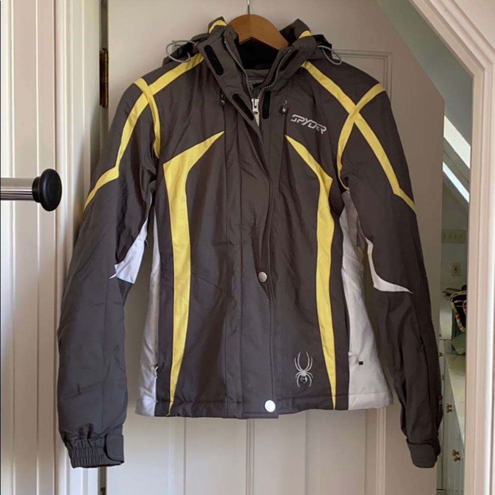 Great ski jacket! Spyder brand. Size 4